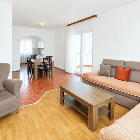 דירה 3 Bedroom Stunning In *