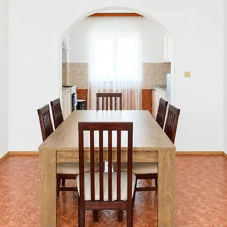 3 Bedroom Stunning In *