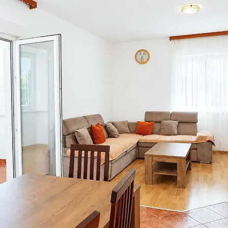 3 Bedroom Stunning In Пула