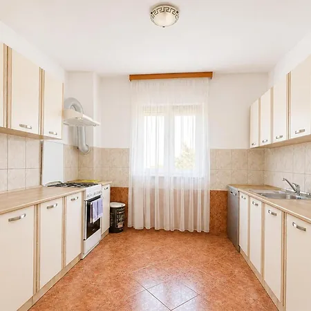 3 Bedroom Stunning In דירה *