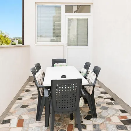 3 Bedroom Stunning In דירה *