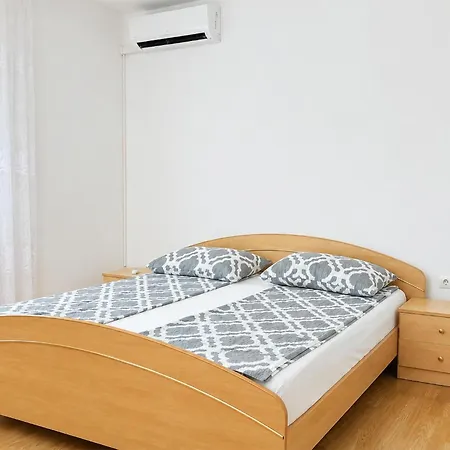 Апартаменти 3 Bedroom Stunning In
