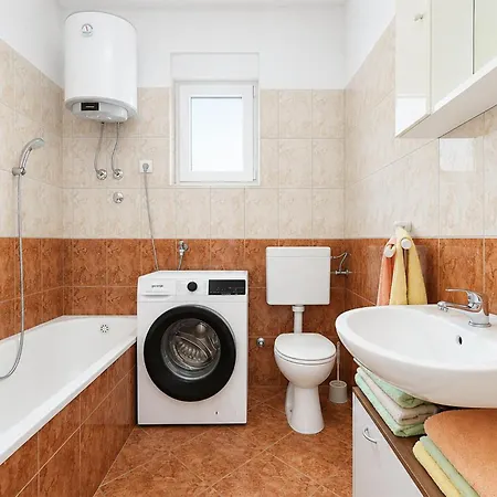 3 Bedroom Stunning In Апартаменти Пула